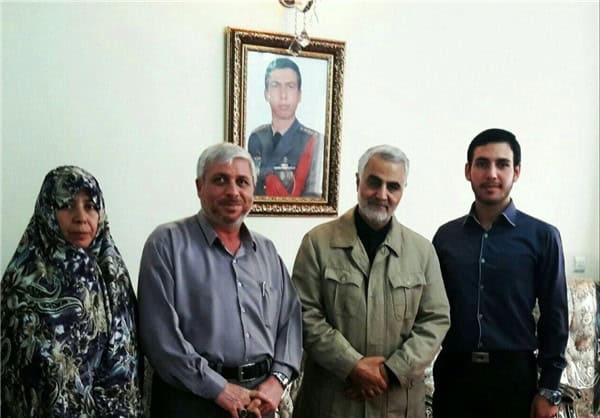 Qassem Soleimani visits families of Iranians killed in Syria
