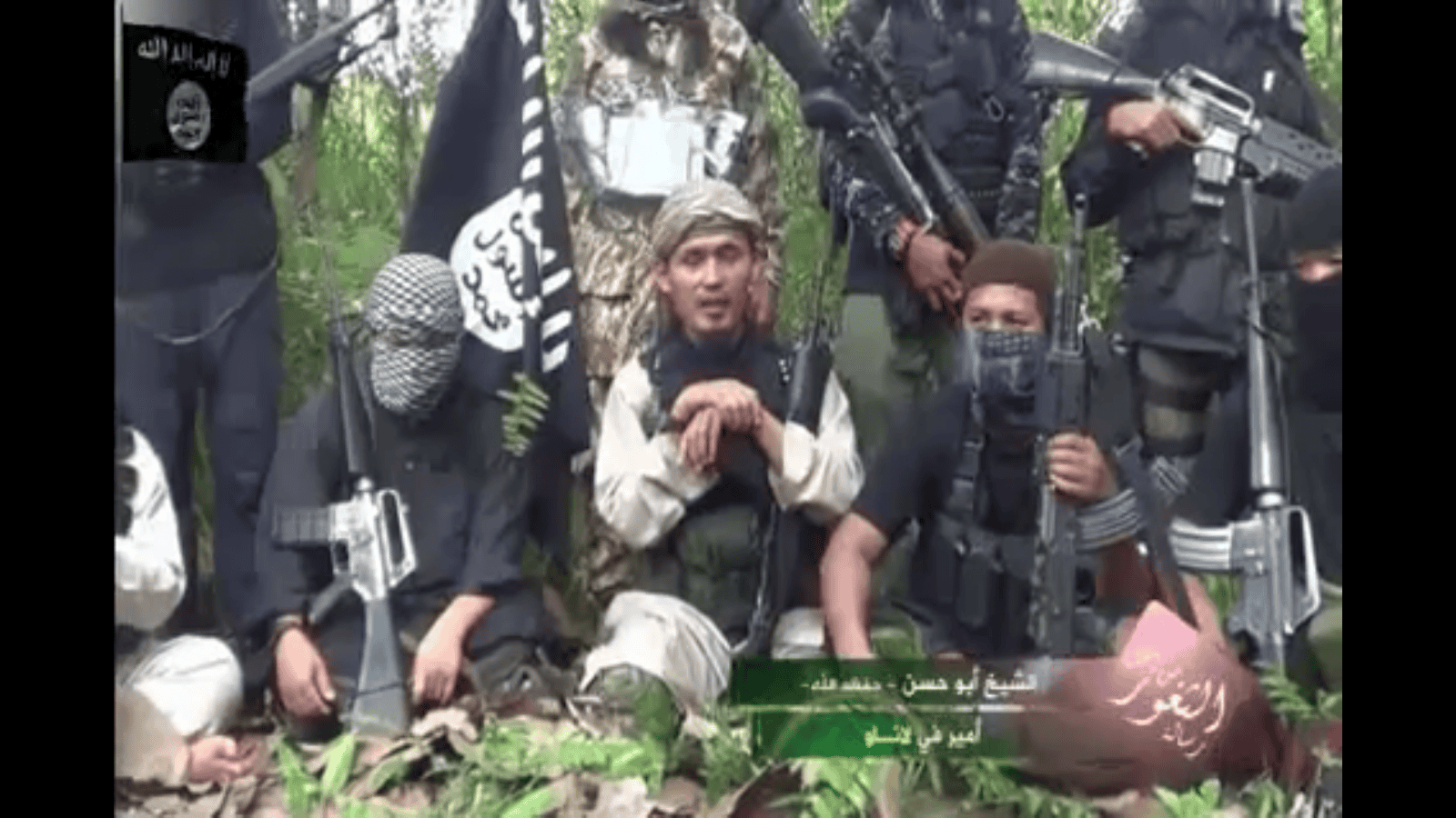 Filipino troops battle Islamic State-loyal forces for town