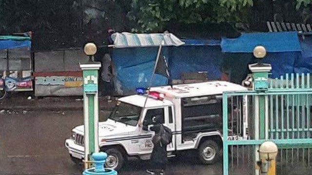 Islamic State-loyal forces battle Filipino troops inside provincial capital