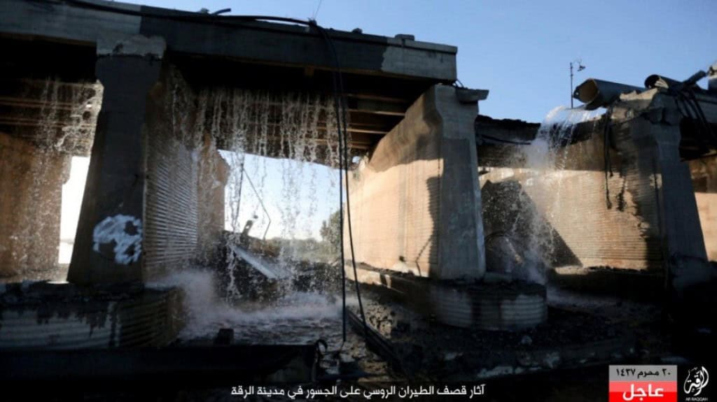 15-11-05 Russian airstrikes on Raqqa bridges 3