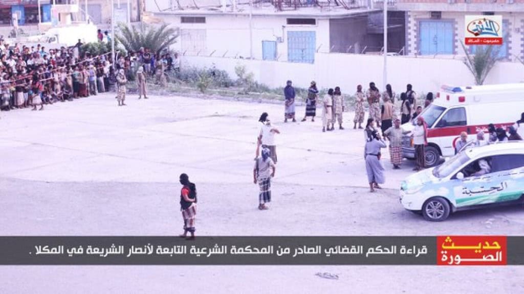 16-02-01 Ansar al Sharia stoning in Hadramout 3