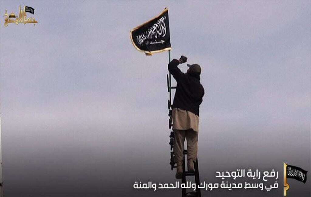 15-11-05 Jund al Aqsa rasises banner in Morek