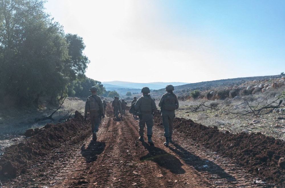 Israeli defense officials meet as Syrian regime loses ground to rebels
